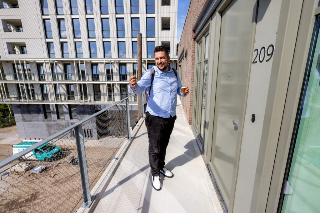 overdracht-sleutels-nieuwbouw-appartementen-bewoners-weefmeester-tiwos-tilburg
